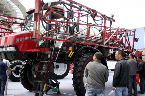 凯斯纽荷兰大型农机闪耀新疆国际农机展，引领现代农业技术革新